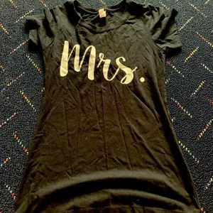 Mrs. graphic tee